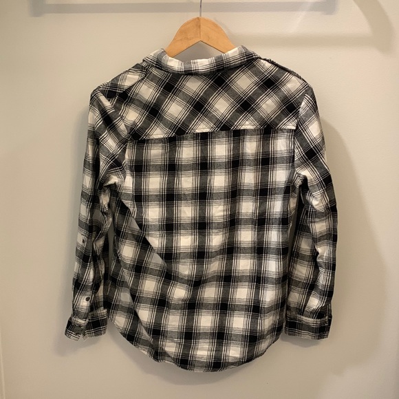 Forever 21 Plaid flannel button up - Picture 2 of 4